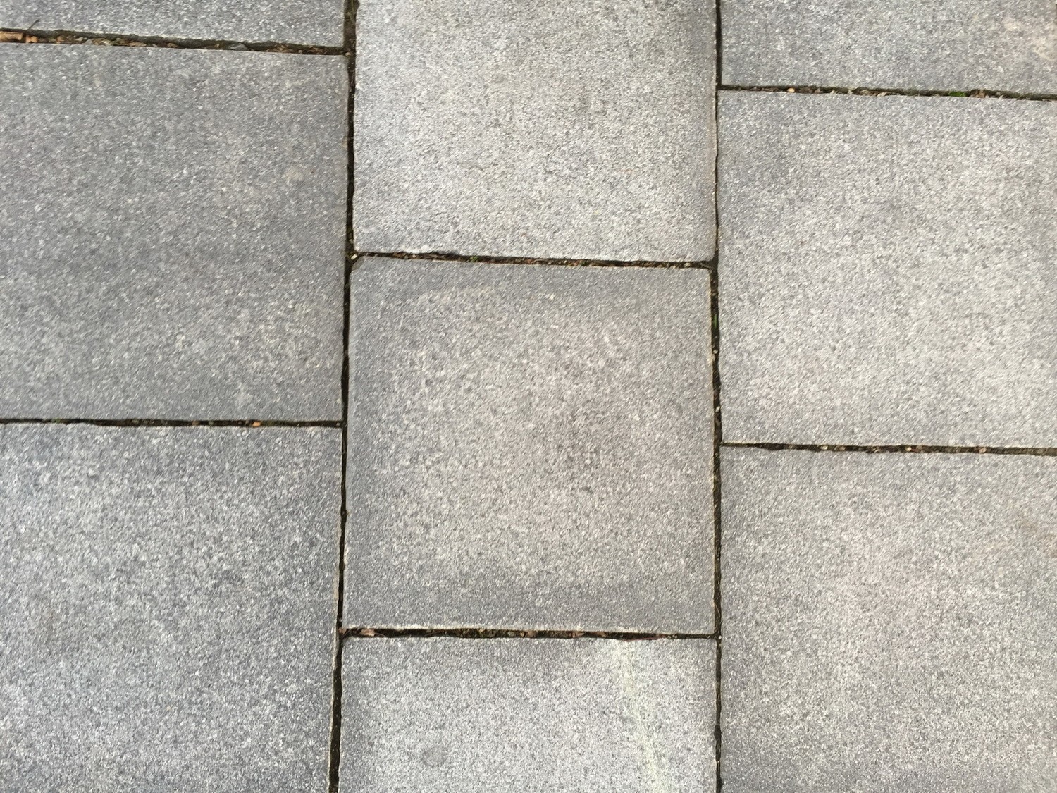 Bodenplatten 6-7 cm, Granit, anthrazit, gestockt/gesägt