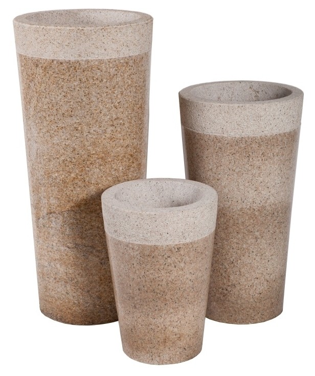 Vasen rund, Granit, Außenseite poliert mit gestocktem Rand